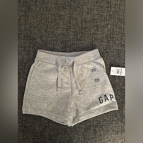 (2) NWT Toddler Boy GAP Shorts 🤍💙 - Picture 2 of 5